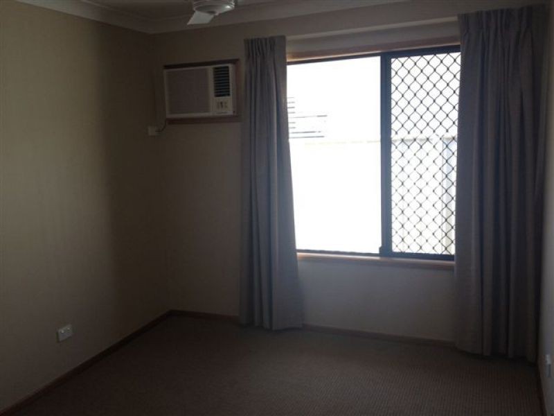 Bushland Beach QLD 4818