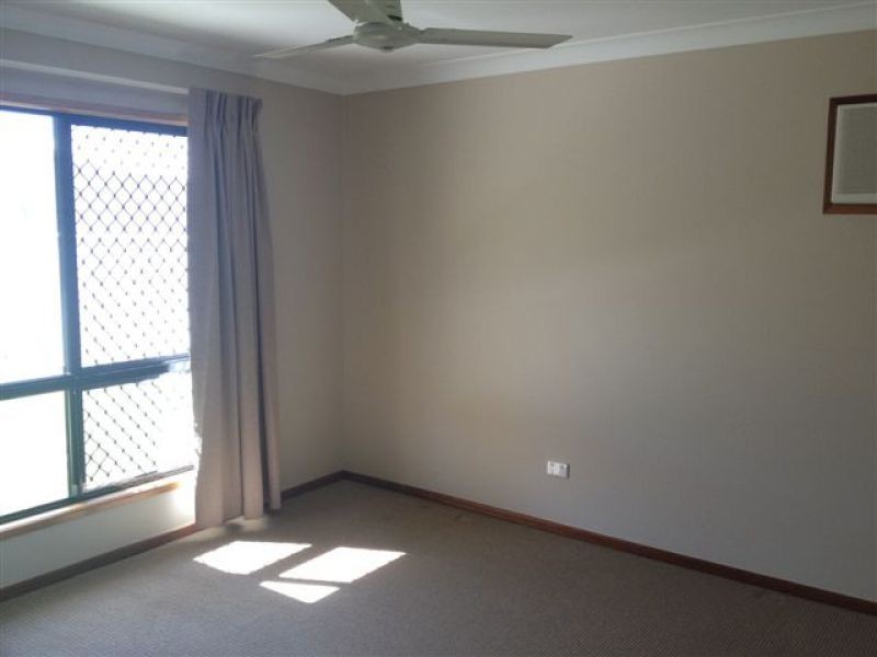 Bushland Beach QLD 4818