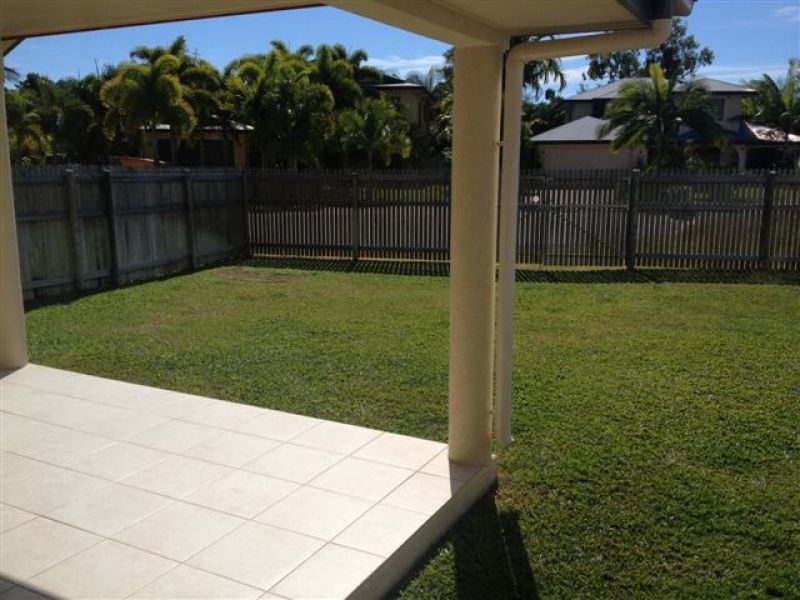 Bushland Beach QLD 4818