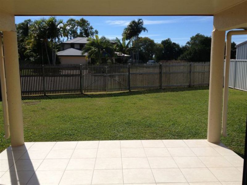 Bushland Beach QLD 4818