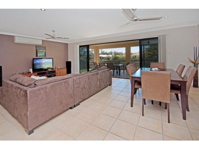 30 Seabrook Circuit, Bushland Beach QLD 4818