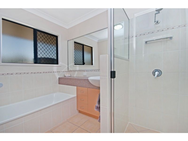 30 Seabrook Circuit, Bushland Beach QLD 4818