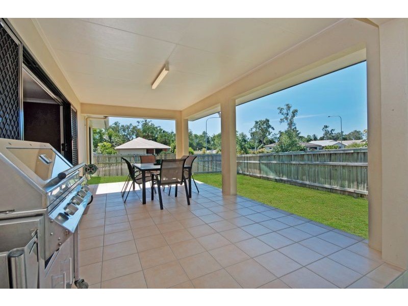 30 Seabrook Circuit, Bushland Beach QLD 4818