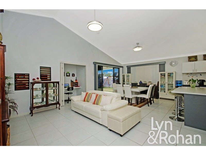 22 Hillock Crescent, Bushland Beach QLD 4818