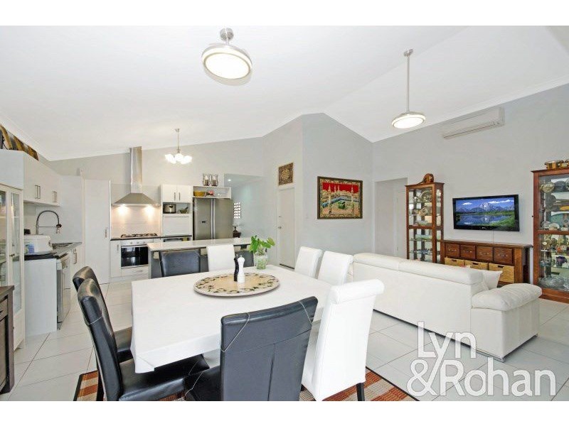 22 Hillock Crescent, Bushland Beach QLD 4818