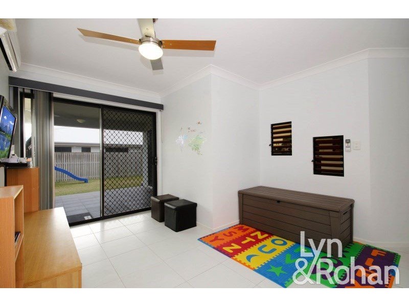 22 Hillock Crescent, Bushland Beach QLD 4818