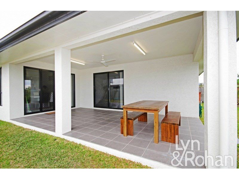 22 Hillock Crescent, Bushland Beach QLD 4818