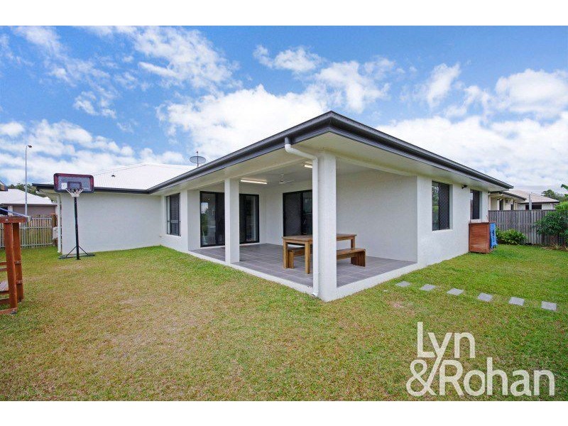 22 Hillock Crescent, Bushland Beach QLD 4818