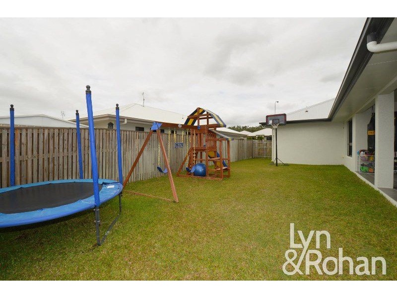 22 Hillock Crescent, Bushland Beach QLD 4818