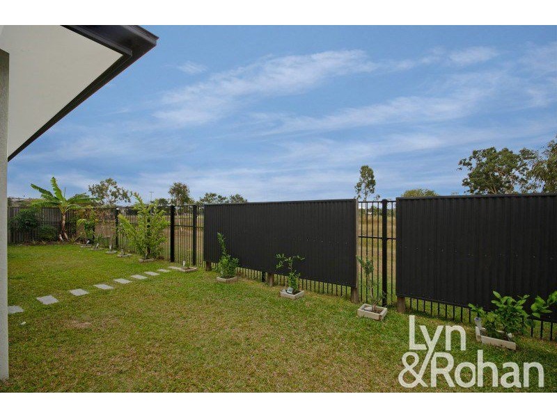 22 Hillock Crescent, Bushland Beach QLD 4818