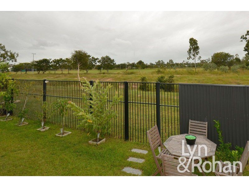 22 Hillock Crescent, Bushland Beach QLD 4818