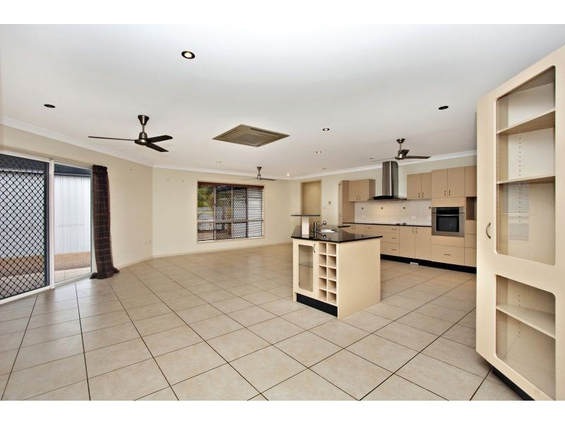 17 Livistonia Close, Bushland Beach QLD 4818