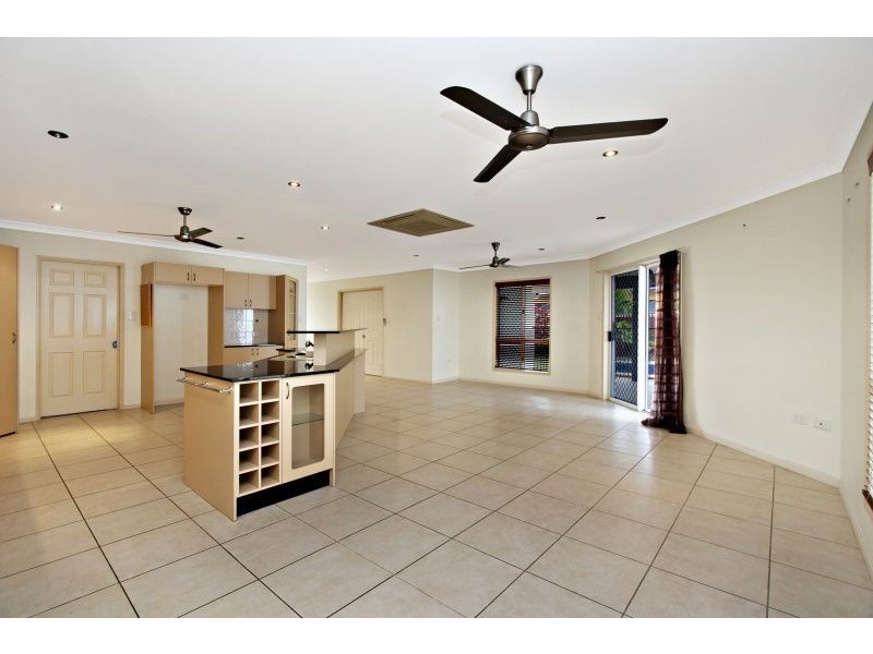 17 Livistonia Close, Bushland Beach QLD 4818