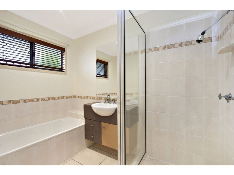 17 Livistonia Close, Bushland Beach QLD 4818