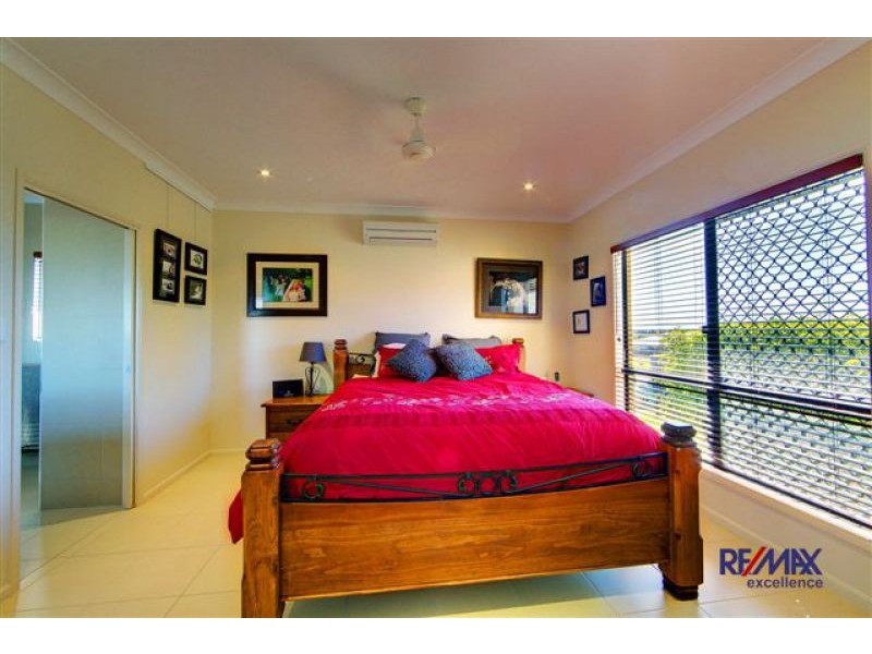 Bushland Beach QLD 4818