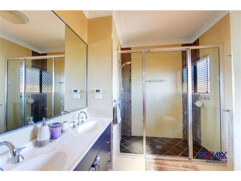 Bushland Beach QLD 4818