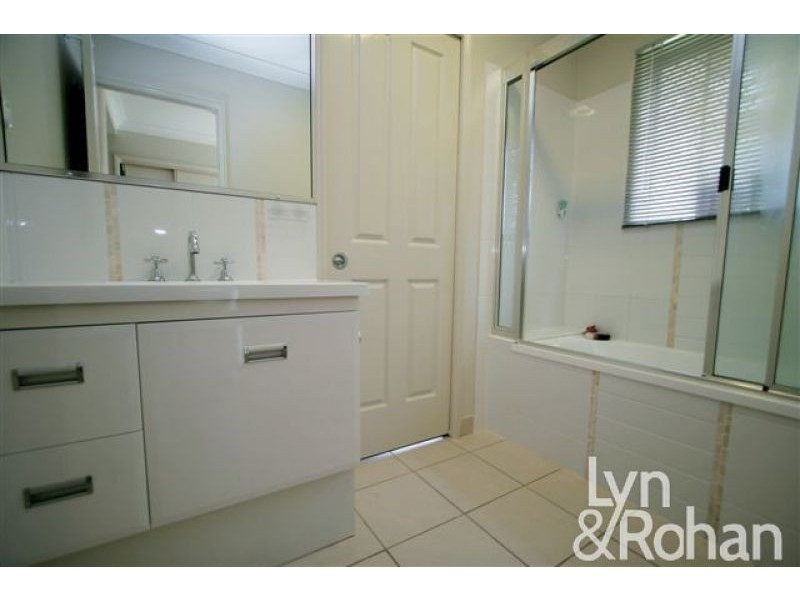 40 Mount Low Parkway, Mount Low QLD 4818