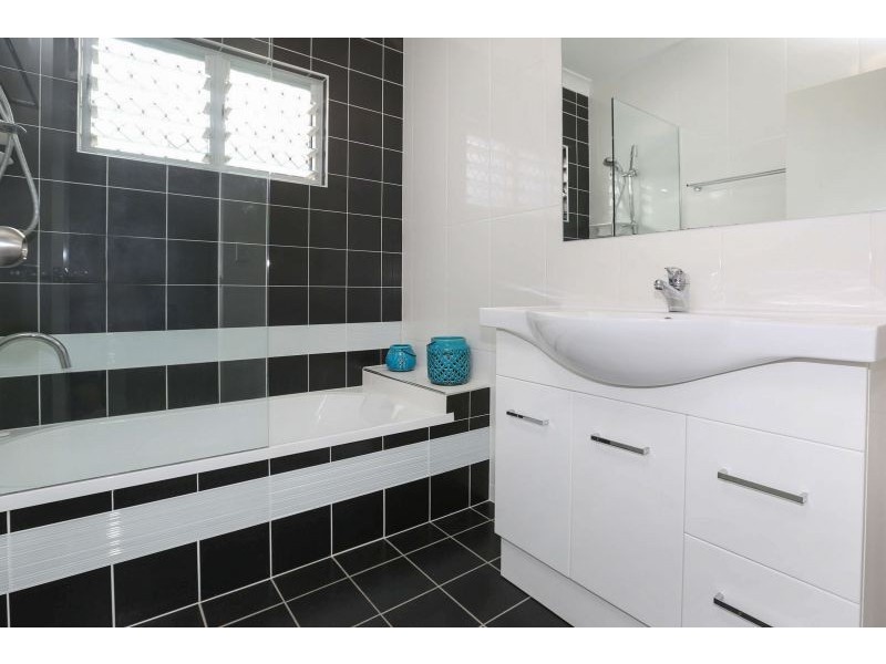 11 Tahlia Circuit, Mount Louisa QLD 4814