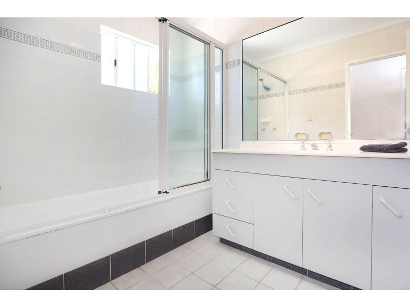 2/20 Cameron Street, Railway Estate QLD 4810