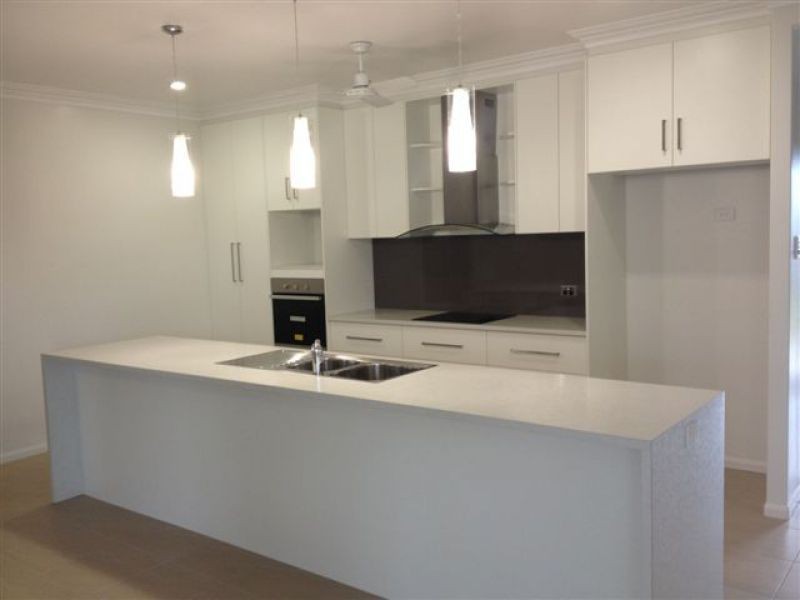 Bushland Beach QLD 4818