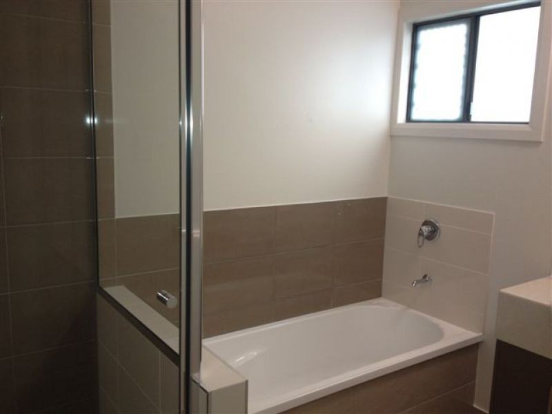 Bushland Beach QLD 4818