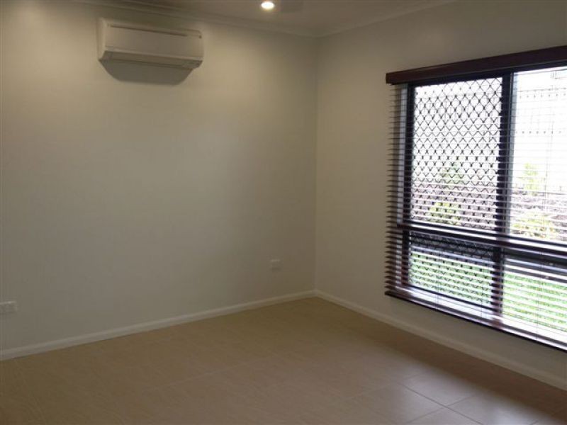 Bushland Beach QLD 4818