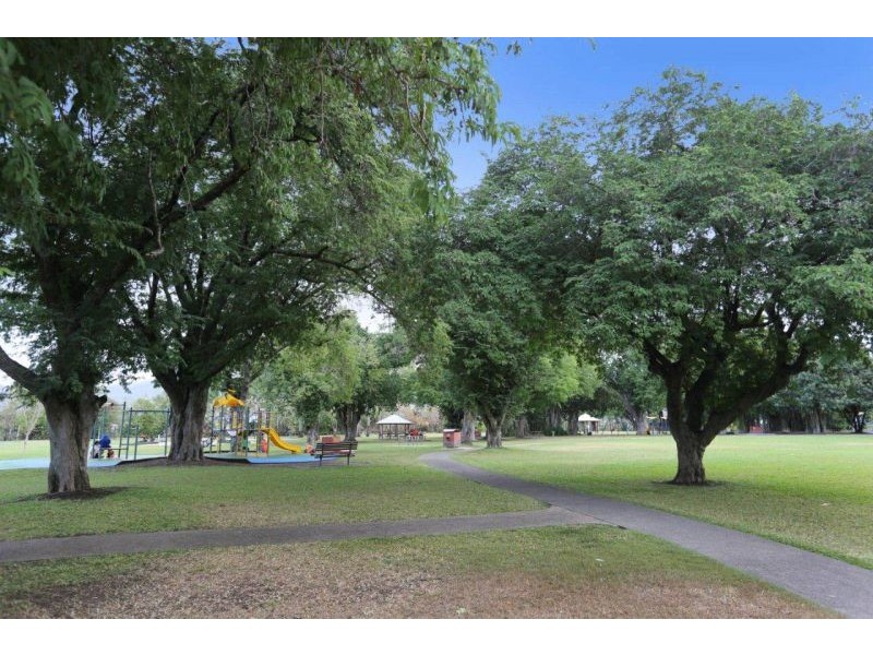 11 Mabin Street, Mundingburra QLD 4812