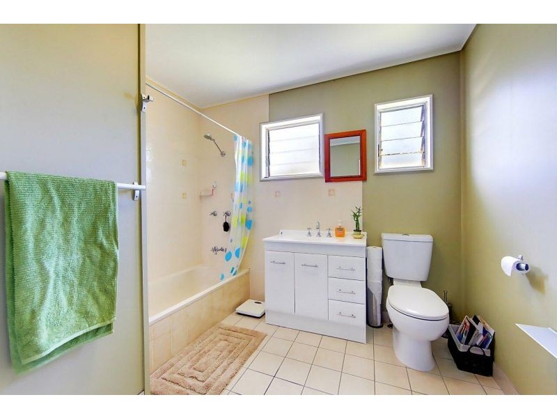 33 Crocker Street, Kirwan QLD 4817