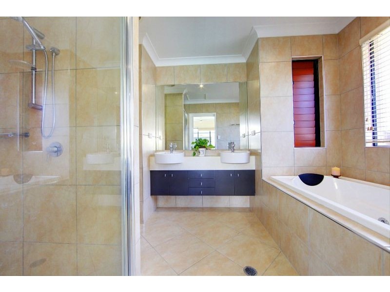 24 Waterfront Parade, Idalia QLD 4811