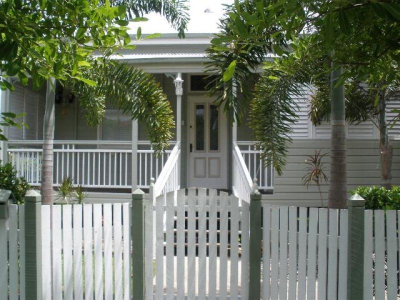 9 Goldring Street, Hermit Park QLD 4812