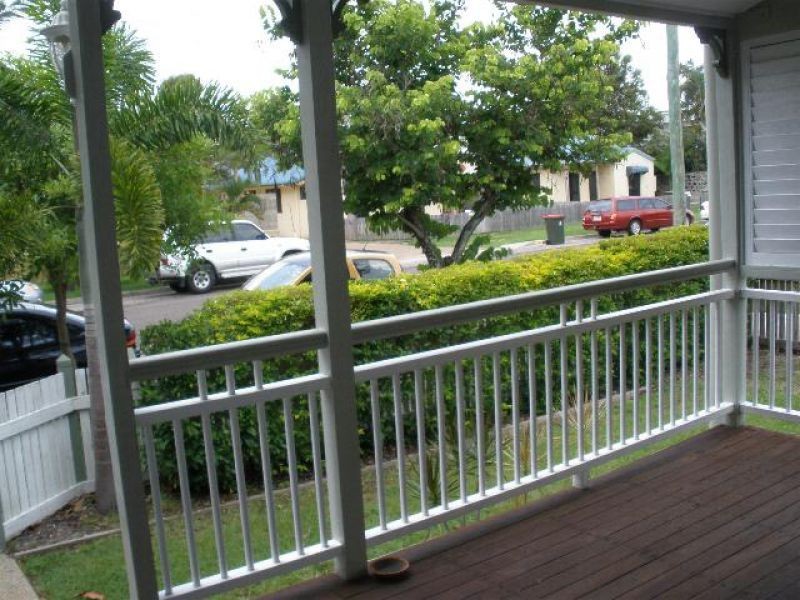 9 Goldring Street, Hermit Park QLD 4812