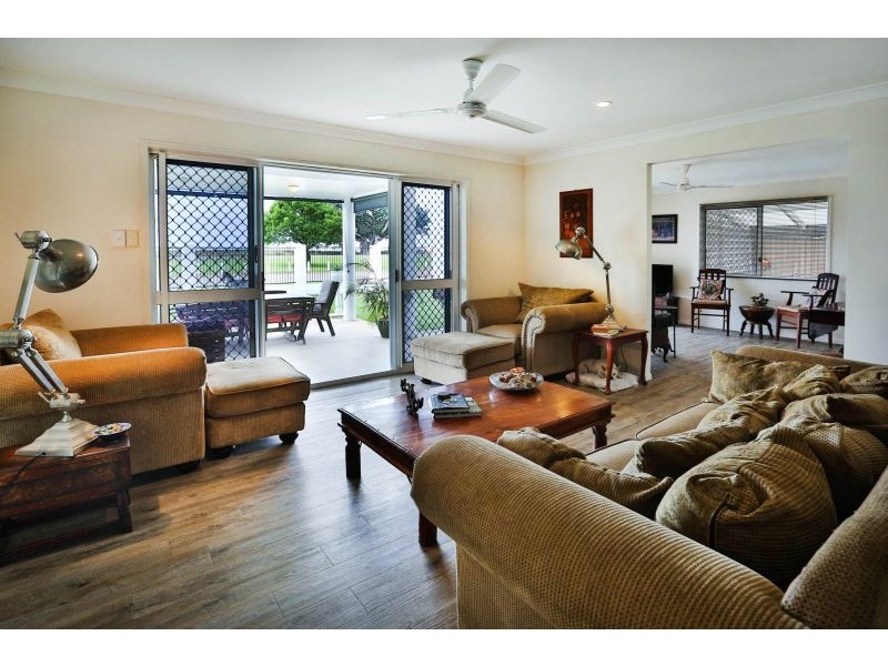 50 Palm Street, Rowes Bay QLD 4810