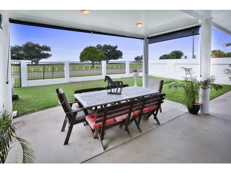 50 Palm Street, Rowes Bay QLD 4810