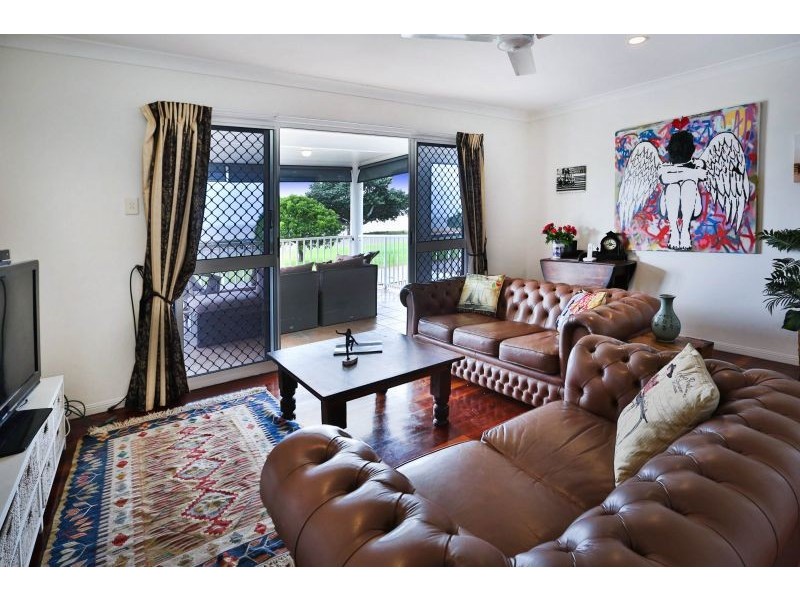 50 Palm Street, Rowes Bay QLD 4810