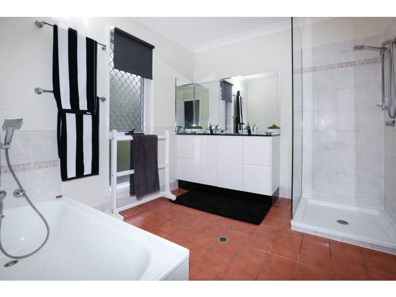 50 Palm Street, Rowes Bay QLD 4810