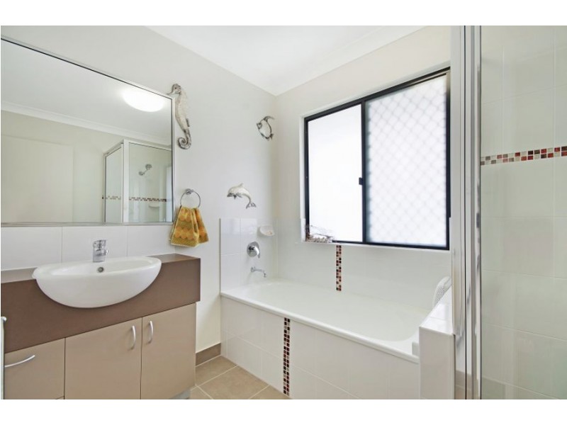 29 Limerick Way, Mount Low QLD 4818