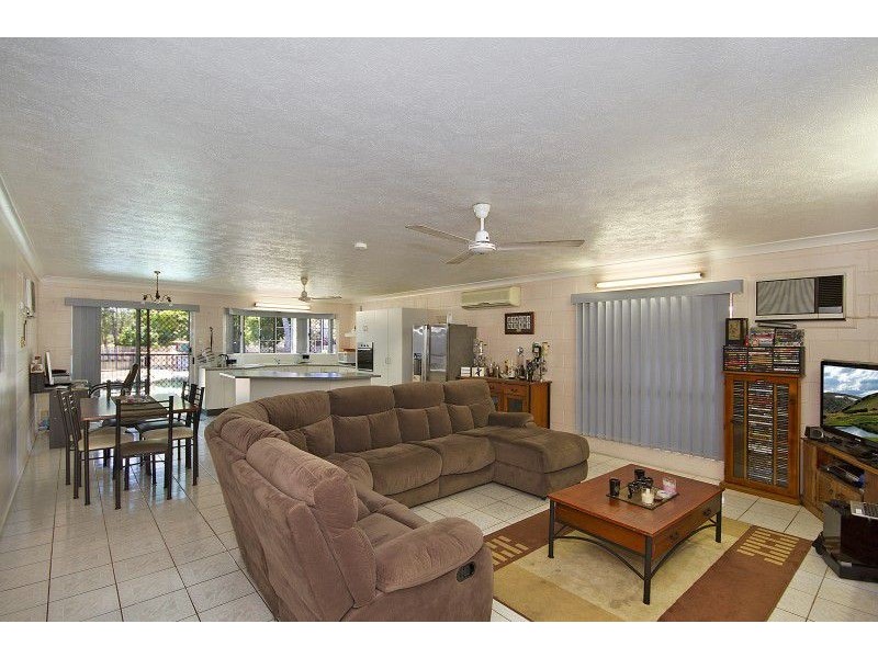 90 Coutts Drive, Bushland Beach QLD 4818