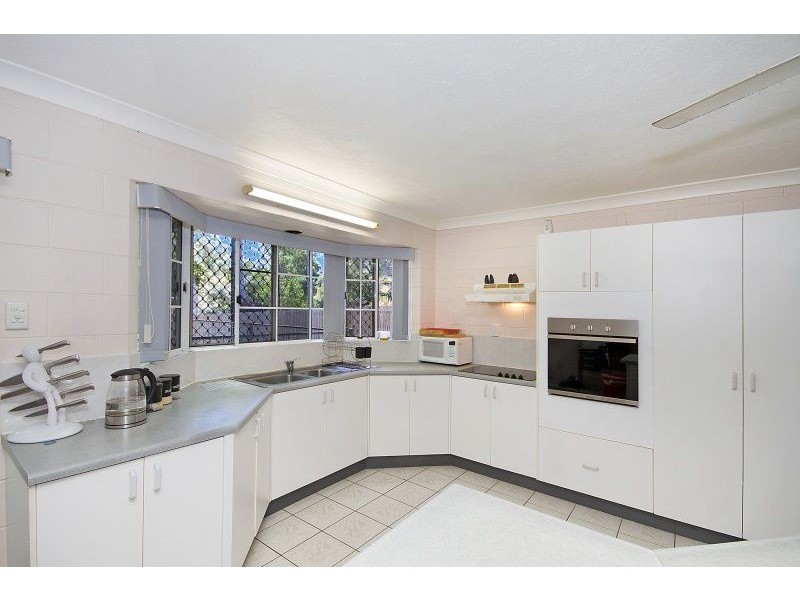 90 Coutts Drive, Bushland Beach QLD 4818