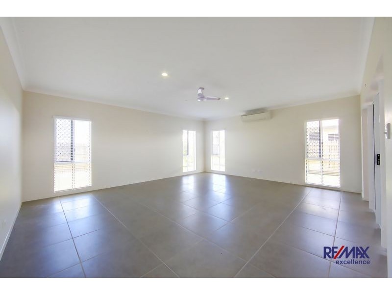 10 Balladonia Avenue, Mount Low QLD 4818