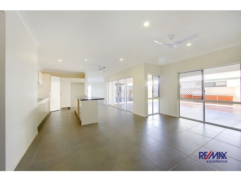 10 Balladonia Avenue, Mount Low QLD 4818