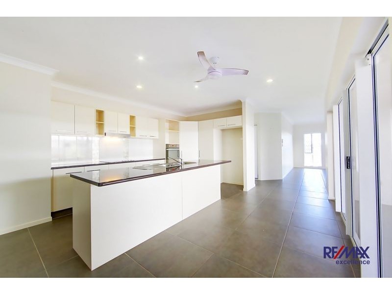 10 Balladonia Avenue, Mount Low QLD 4818