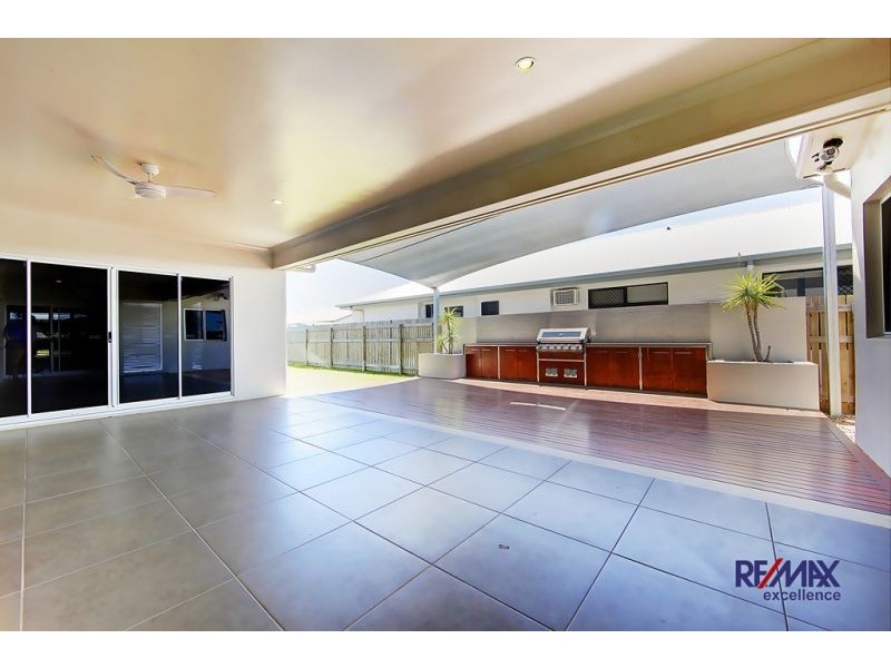 10 Balladonia Avenue, Mount Low QLD 4818