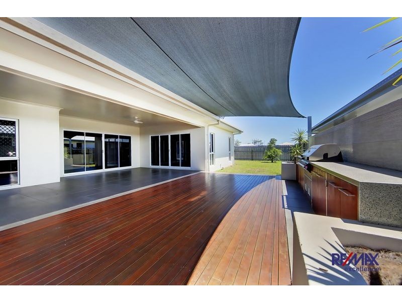 10 Balladonia Avenue, Mount Low QLD 4818