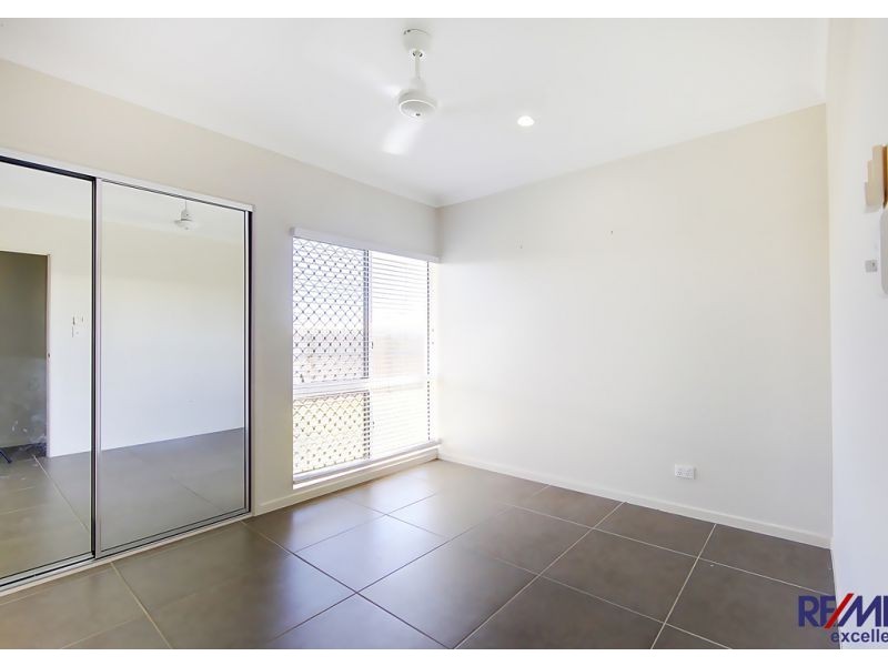 10 Balladonia Avenue, Mount Low QLD 4818