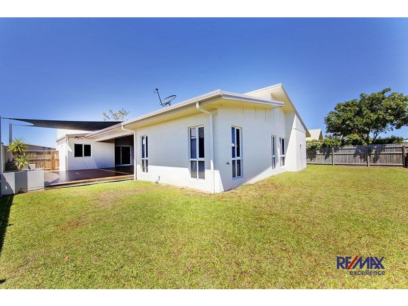 10 Balladonia Avenue, Mount Low QLD 4818