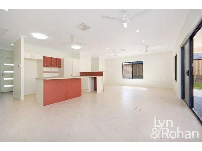 Bushland Beach QLD 4818