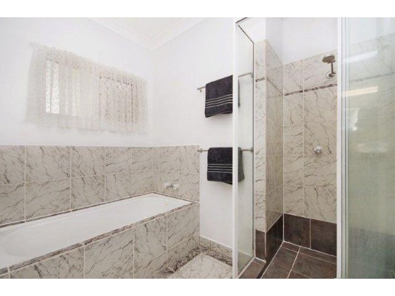 Bushland Beach QLD 4818