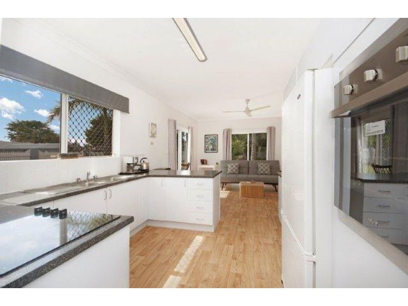 Bushland Beach QLD 4818