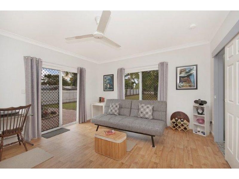 Bushland Beach QLD 4818