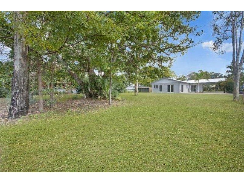 Bushland Beach QLD 4818